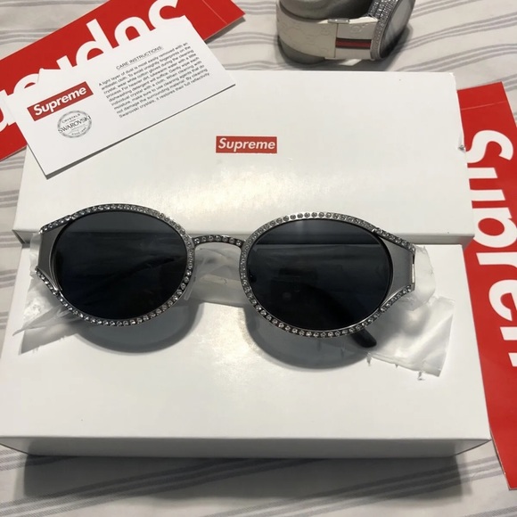 Supreme - Picture 3 of 12